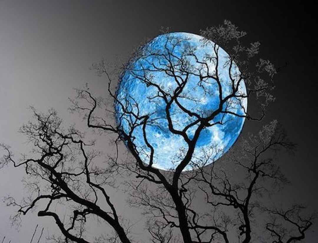 Lời nguyền “trăng xanh tháng Bảy”